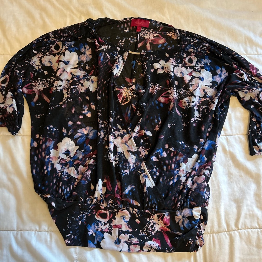 Jennifer Lopez | Size Large | winter floral 3/4 length sleeve blouse